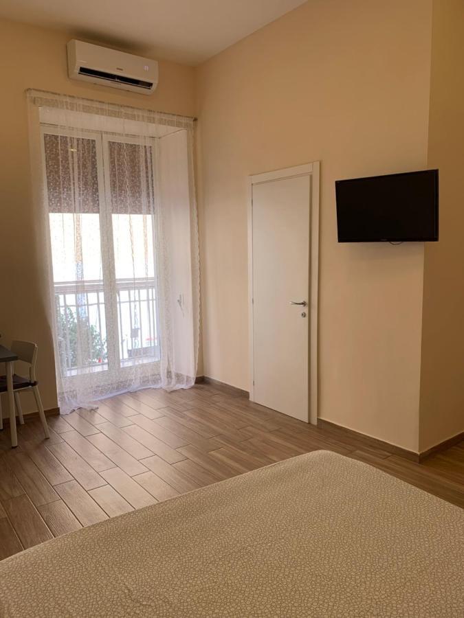 Clelia'S Room Napoli Bagian luar foto