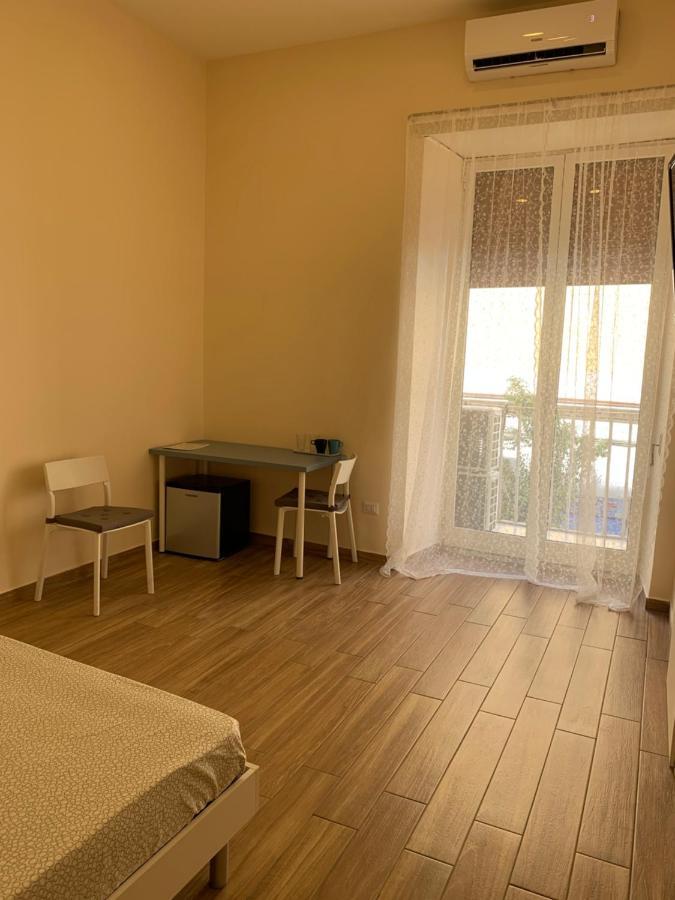 Clelia'S Room Napoli Bagian luar foto